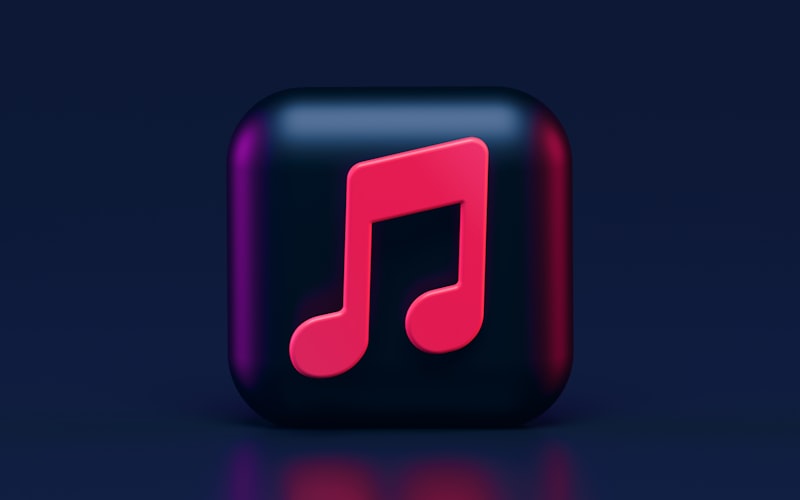 IM电竞平台Logo - 代表电竞精神的抽象火焰与盾牌组合图标