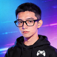 用户‘电竞爱好者小明’的头像 - 一位戴眼镜的年轻男性